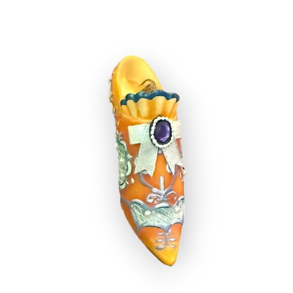 “Provence Bourree” – Collectible Shoe Ornament by Ashton-Drake - Stepping into - Picture 1 of 5